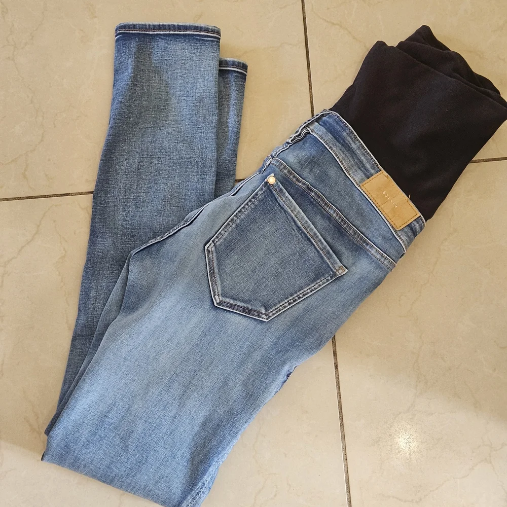 Women's Maternity Jeans - Picture 3 of 4